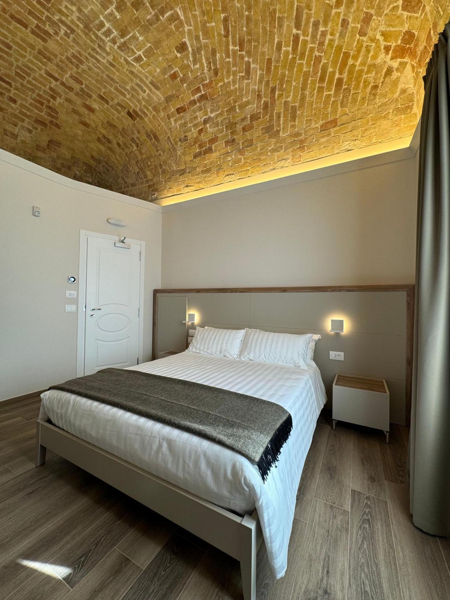 B&B Palazzo Croghan Torremaggiore Luaran gambar