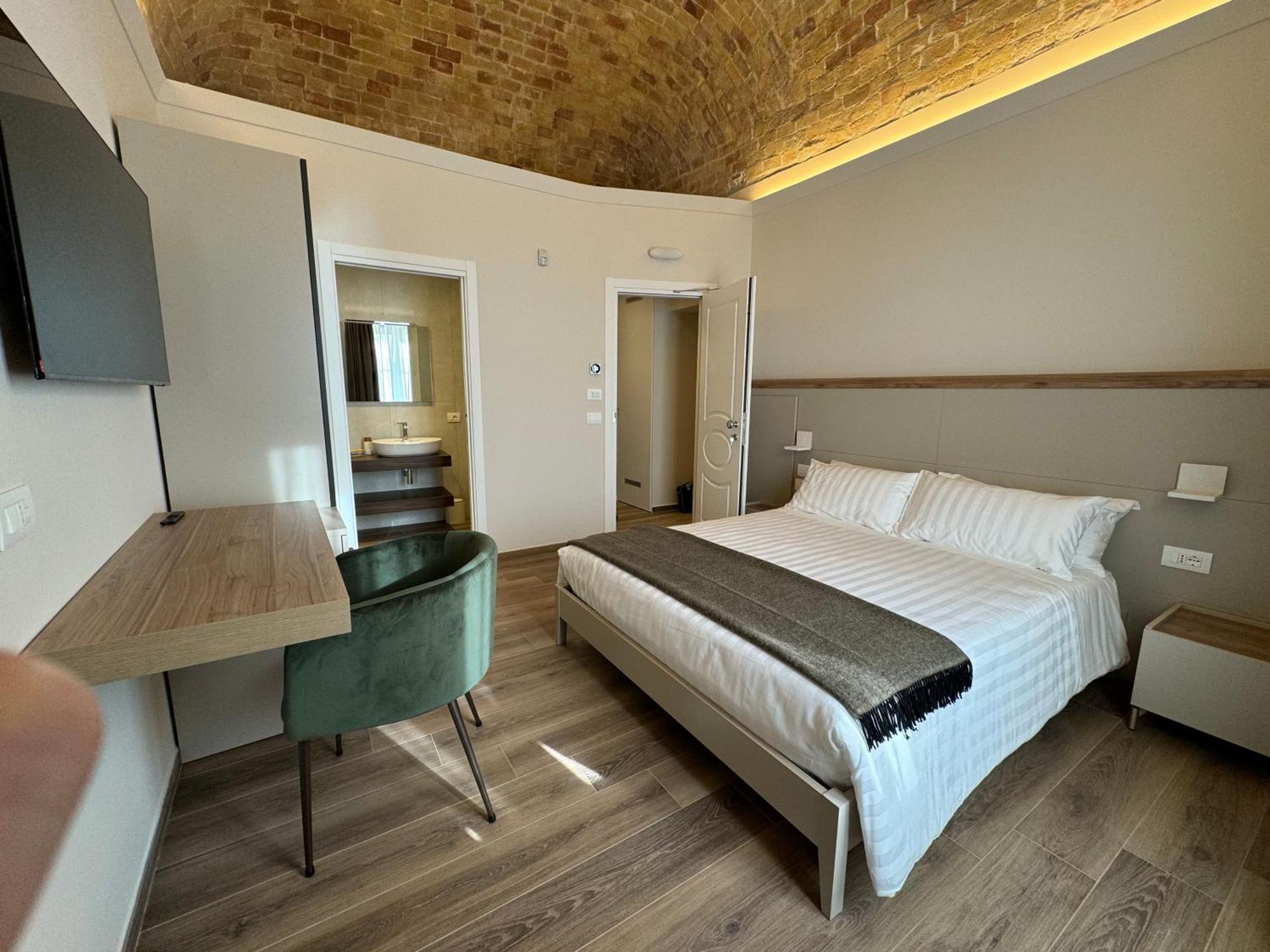 B&B Palazzo Croghan Torremaggiore Luaran gambar